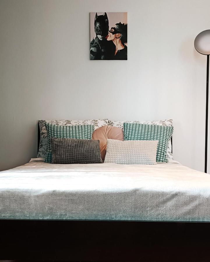 Duzy Prywatny Pokoj Blisko Starego Miasta. Pokoj 7 Warschau Buitenkant foto